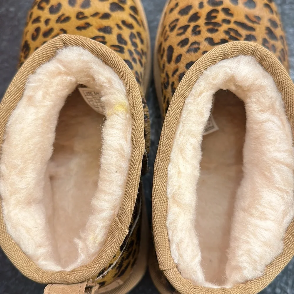 Uggs mini leopard print boots - Picture 6 of 8